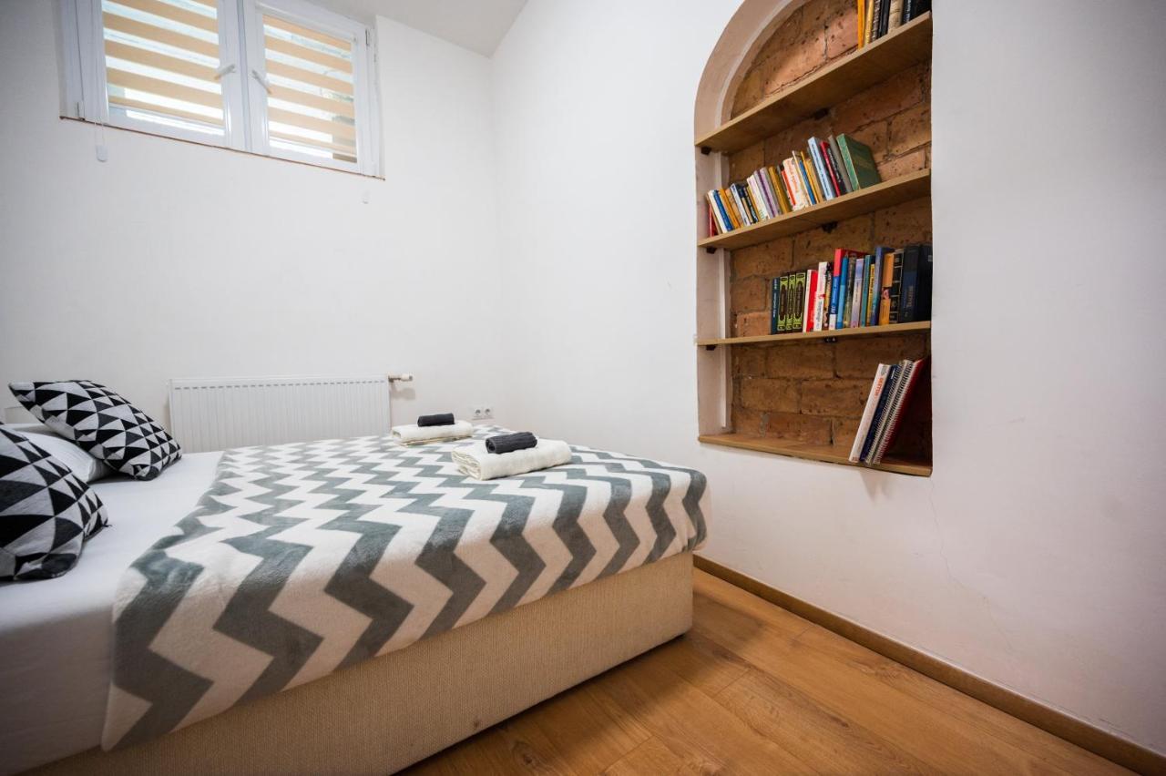 Spacious And Bright 2Bdr Apartment In The Old Town Сараево Екстериор снимка